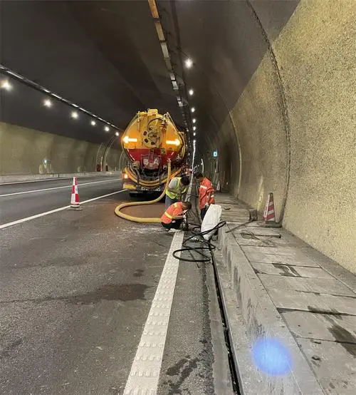 班戈隧道排水渠清淤